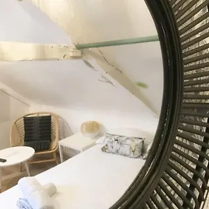https://la-cabane-petit-studio-mansard-plage-50m-rue-gratuite.inbrittany.com
